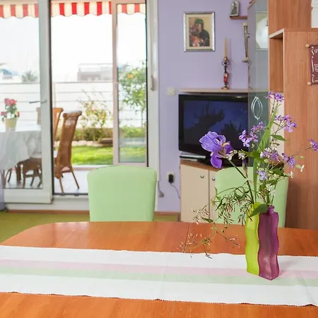 Garden Apartments Apartment *
