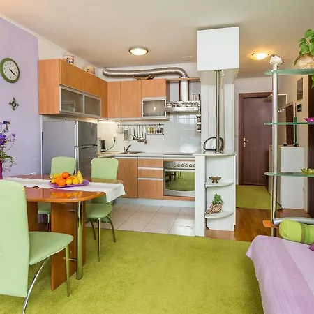 Apartment Garden Apartments *